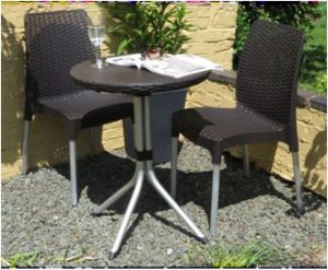 Set Chelsea con mesa y 2 sillas en ratán para balcón y terraza